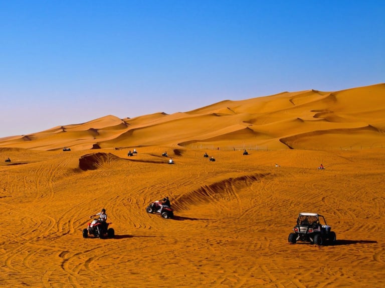 Enjoying the Dubai Dunes by Buggy| ©Richard Zhou