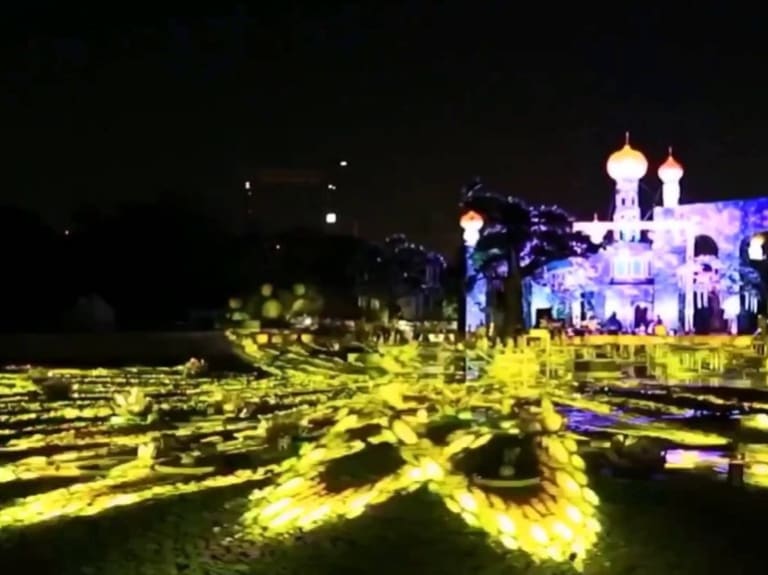 At the Dubai Garden Glow| ©Zane Edith