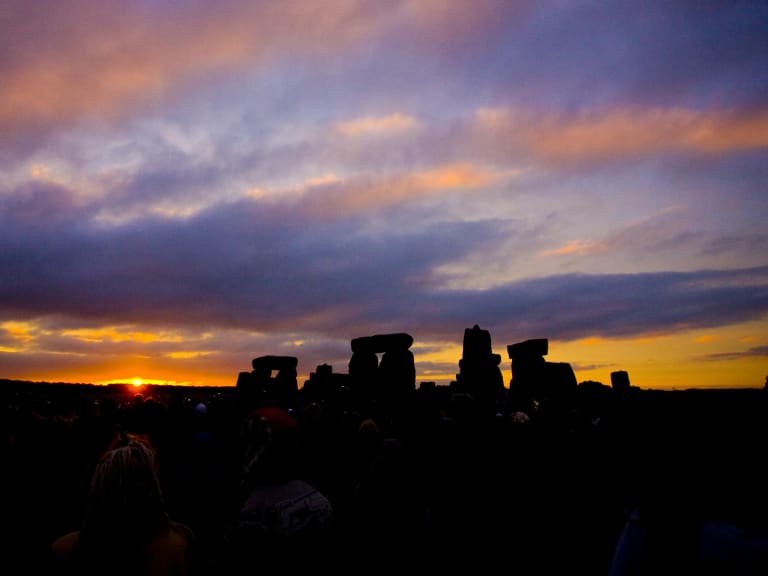 Stonehenge during the summer solstice all you need to know Hellotickets