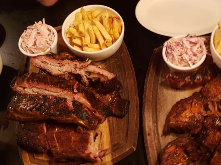Enjoying Bodean's Good Food| ©Jamie Nichols