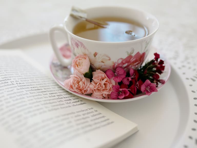 Enjoying a cup of tea| ©Melike Benli