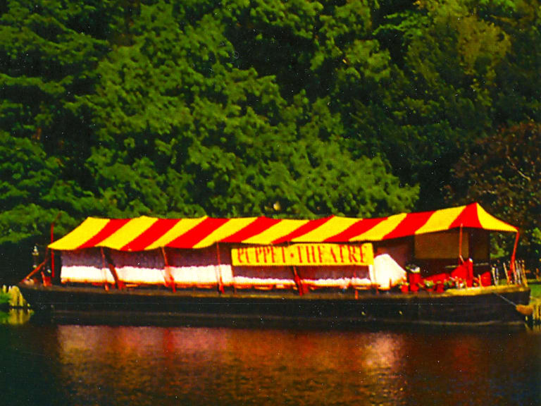 Outside the Puppet Theater Barge| ©SoledadZarate