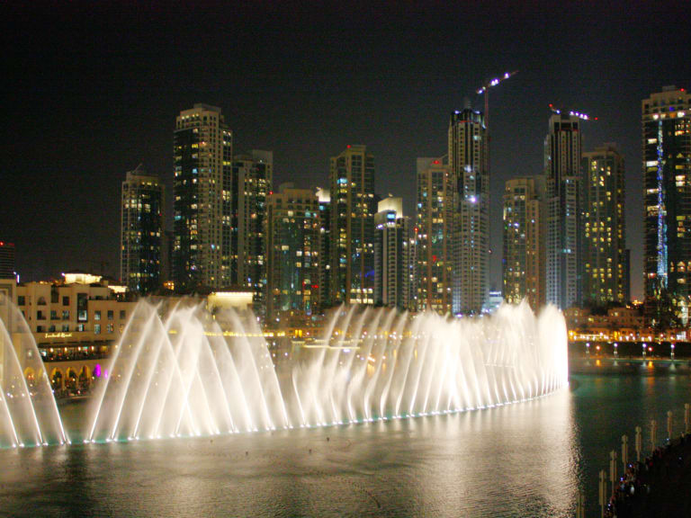 DUBAI  FONTES DO BURJ KHALIFA - QUAL MELHOR LUGAR E HORÁRIO PARA ASSISTIR  AO SHOW DAS FONTES GRÁTIS 