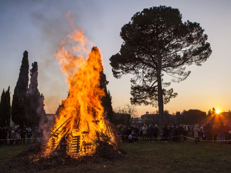 Giubiana-festivaalin nuotio| ©foto libera