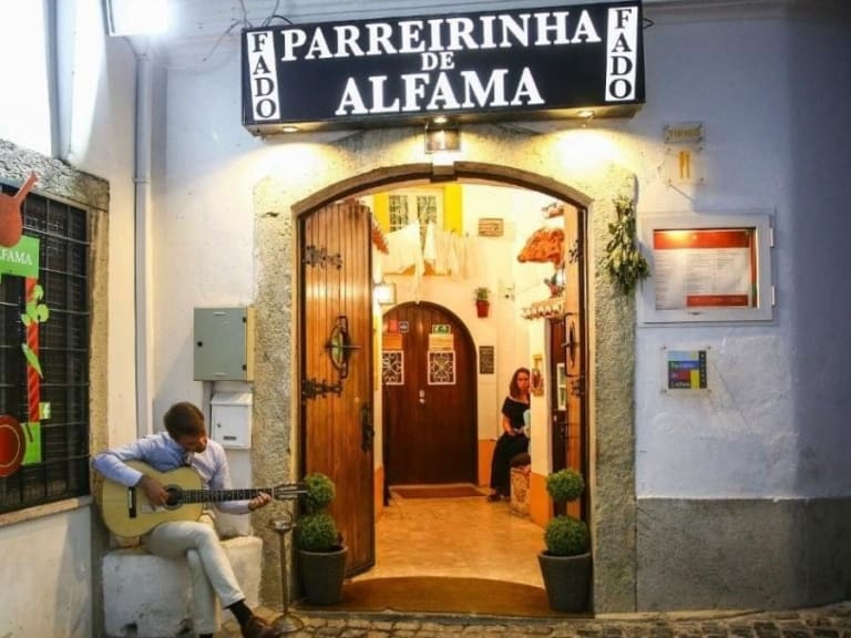 Entrance to the Parreirinha in Alfama| ©janblan