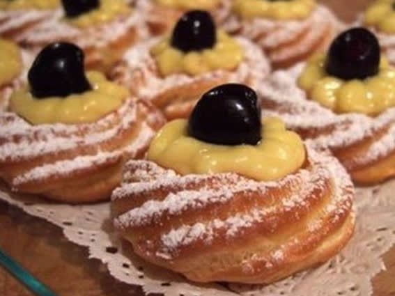 Eating zeppole| ©Greg_FOT