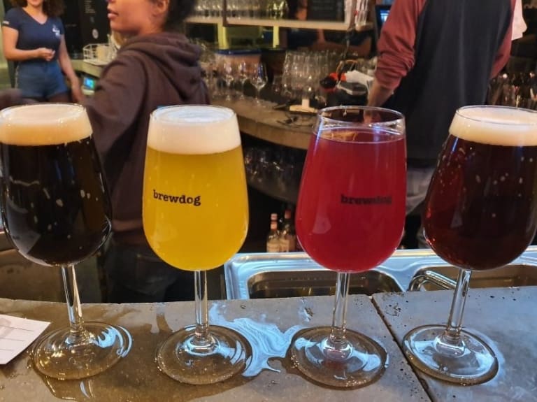 ブリュードッグ・バーでビール試飲| ©Hedgehog55
