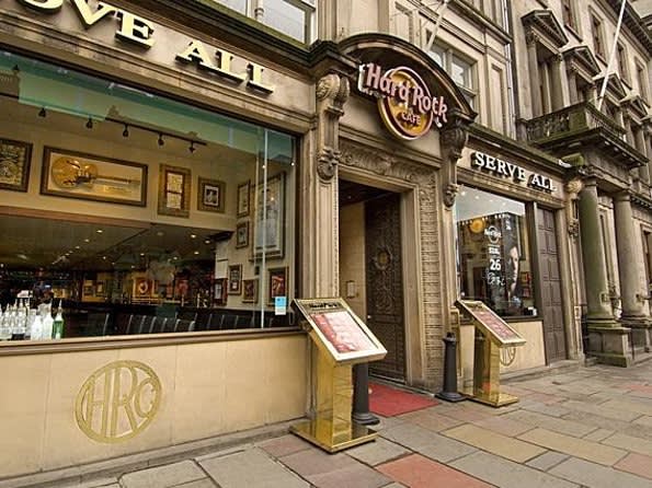 Entrance to the Hard Rock Café in Edinburgh| ©Elfi T