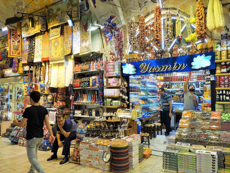 How to Bargain Like a Pro in Istanbul's Grand Bazaar and Shops