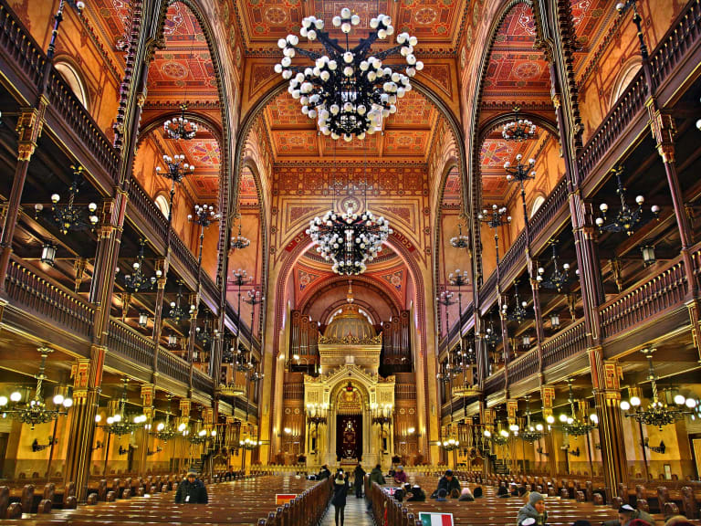 Sinagoga em Budapest foto editorial. Imagem de judeus - 54477791