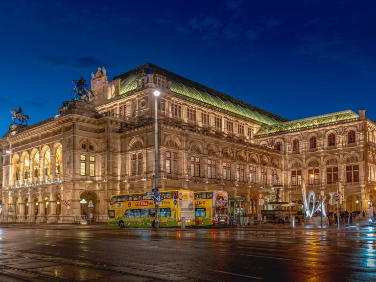 DIA 1 EM VIENA: Casa de Mozart, Comer barato, Biblioteca e Ópera