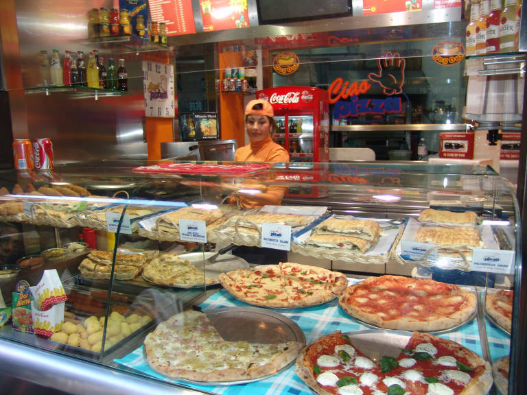 Pizza in Naples| ©Bryce Edwards