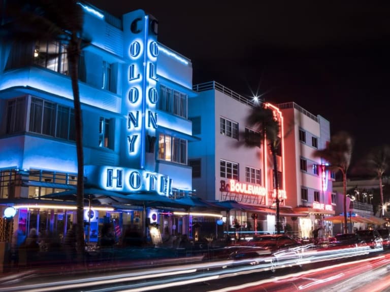 Neon Lights| ©MarioB