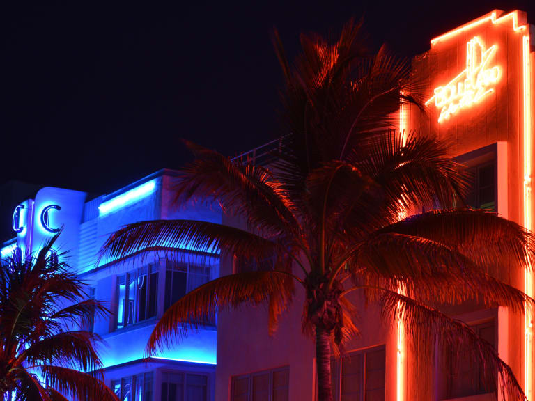 Miami Apple Store inspired by Art Deco architecture