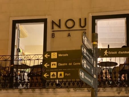 Nou-baarin ulkopuolella| ©Francois P