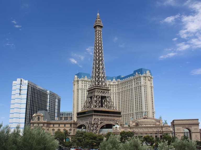 El impactante show de luces de la Torre Eiffel en Las Vegas – AVENTURA  AMERICANA