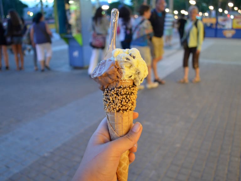 Gelato essen| ©Lauren Shiplett