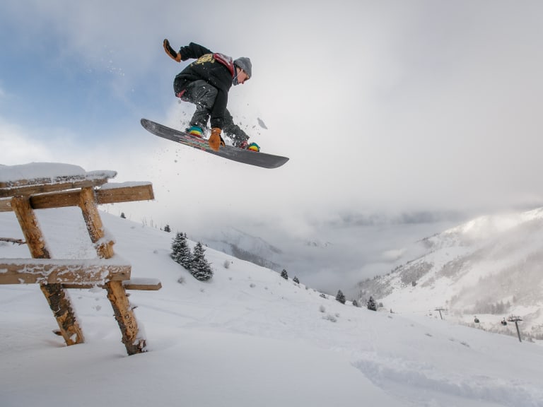 Haciendo snowboard | ©Visit Almaty