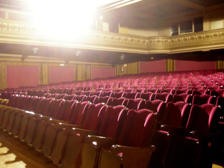 Inside the Isabel la Católica Theater| ©PhotoLanda