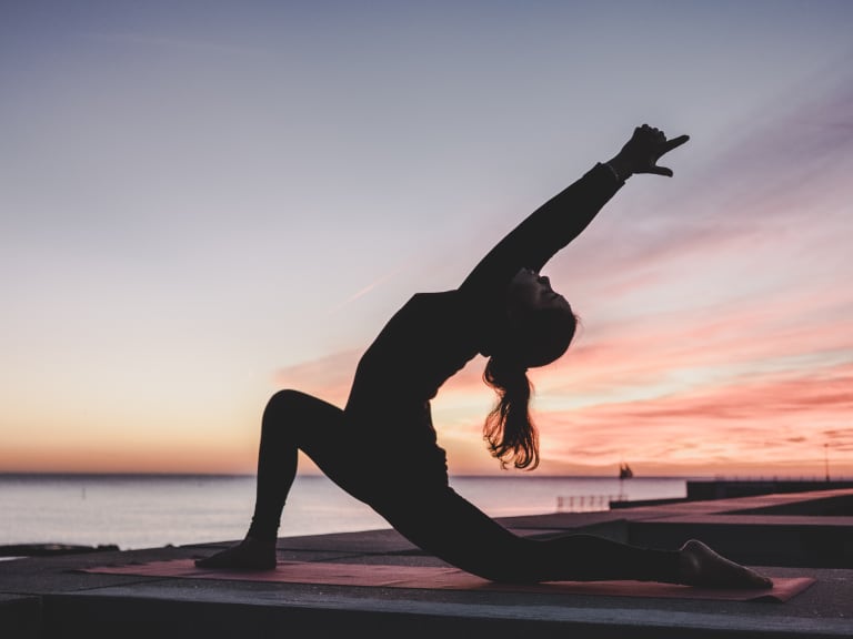 Yoga on the beach| ©kike vega