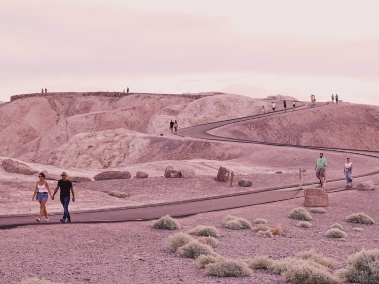 People walking in the desert| © Cloris Ying