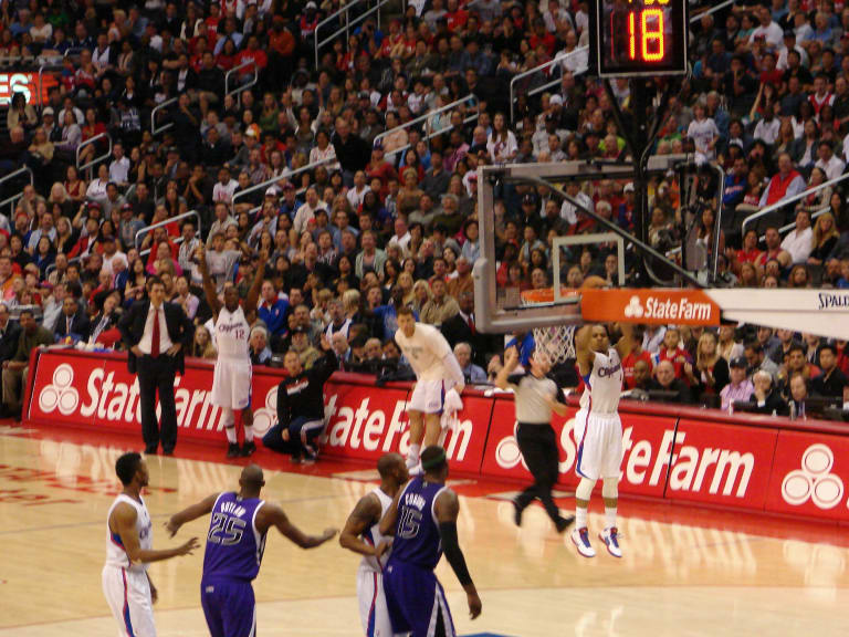 Band - Hoje tem mais um jogo emocionante da @nba entre Los Angeles