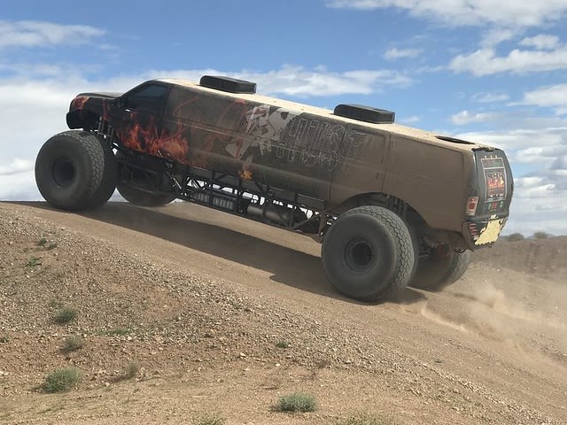 MAD CAR RACING!!! CORRIDA DE CARRO NO DESERTO! 