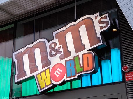 Entrance to M&M's| ©Roberto Herrett