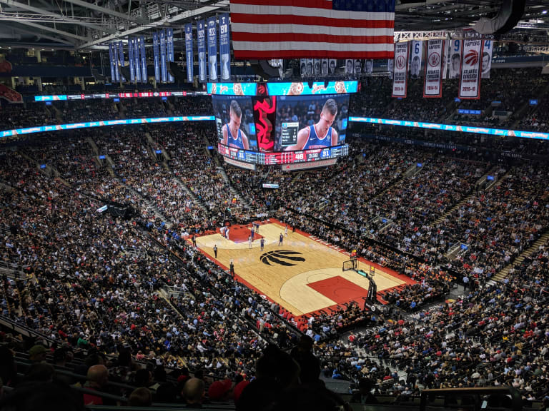 Arena do campeão da NBA é atração para amantes do basquete