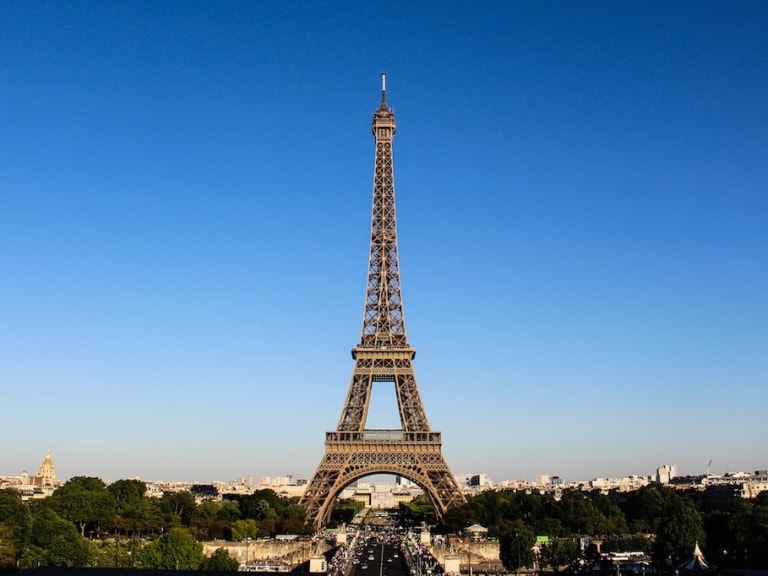 Tour Eiffel Lumineuse by Studio LIgne d'Horizon QUI EST PAUL