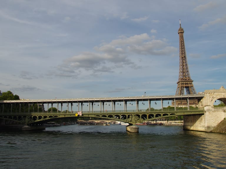 Visita Torre Eiffel + Crocera sul fiume Senna - Hellotickets