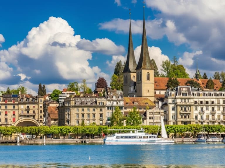 St. Leodegar's Church| ©Hellotickets