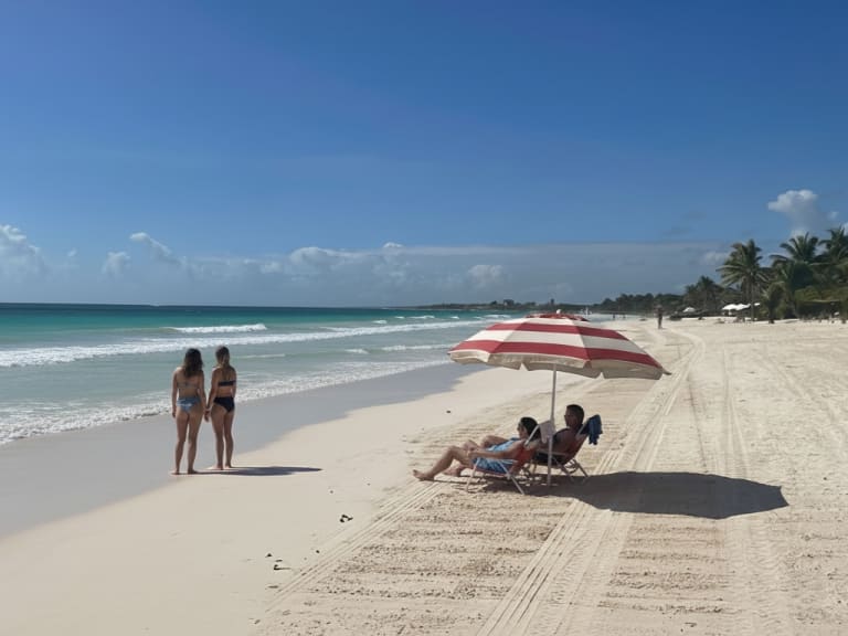 Tulum'daki Las Palmas Plajı| ©Hellotickets