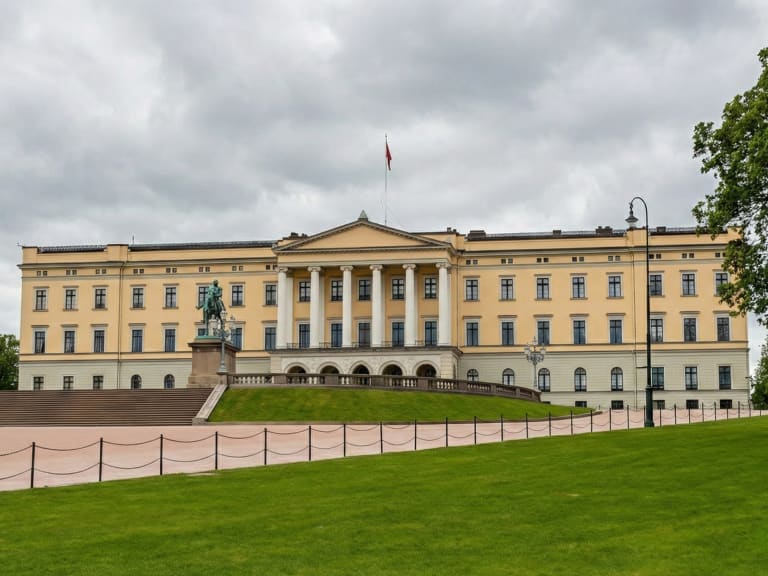 Oslo Royal Palace| ©Hellotickets