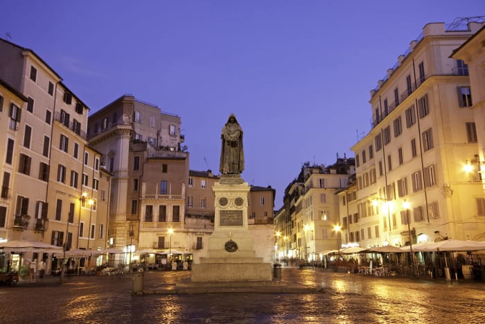 Praça do Campo dei Fiori a noite