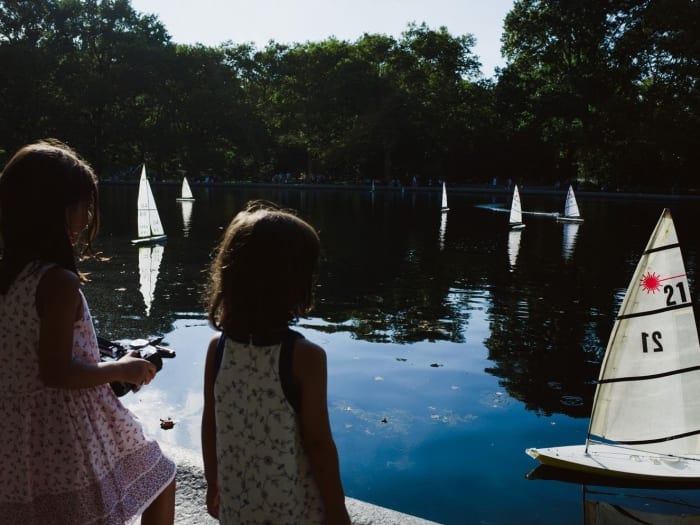 Niñas jugando en The Pond | ©Malvina Battiston
