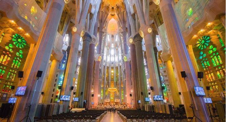 Barcelona Sagrada Familia Guided Tour with Fast Track Access and Tower Access