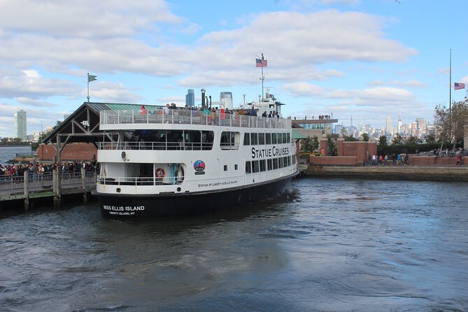 Statue of Liberty and Ellis Island Bilingual Guided Tour - Basic (Only Ticket+ Audio) Bilingual Tour - USD