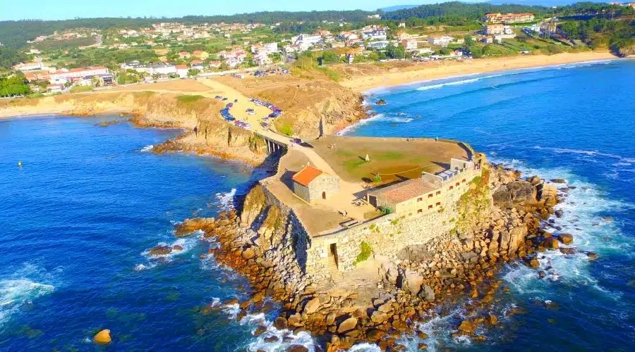 Rias Baixas Day Trip from Santiago de Compostela with Boat Tour and Wine Tasting