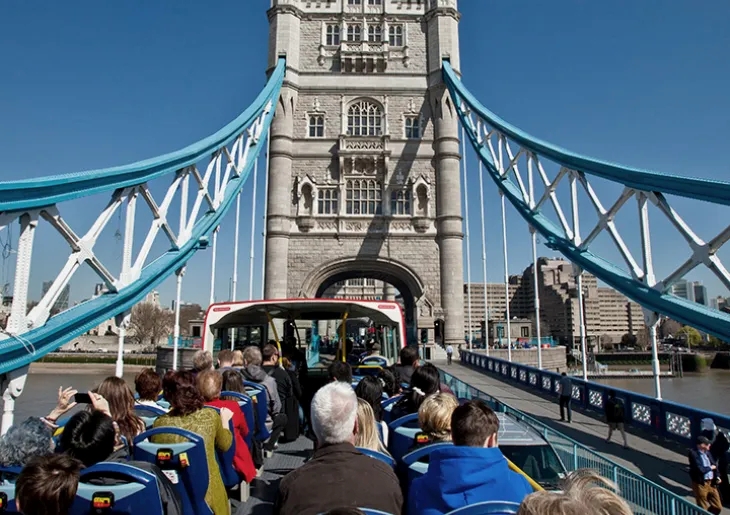 Bus With Thames River 2