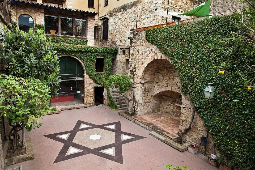 Girona Jewish Quarter Tour and Jewish History Museum Guided Tour
