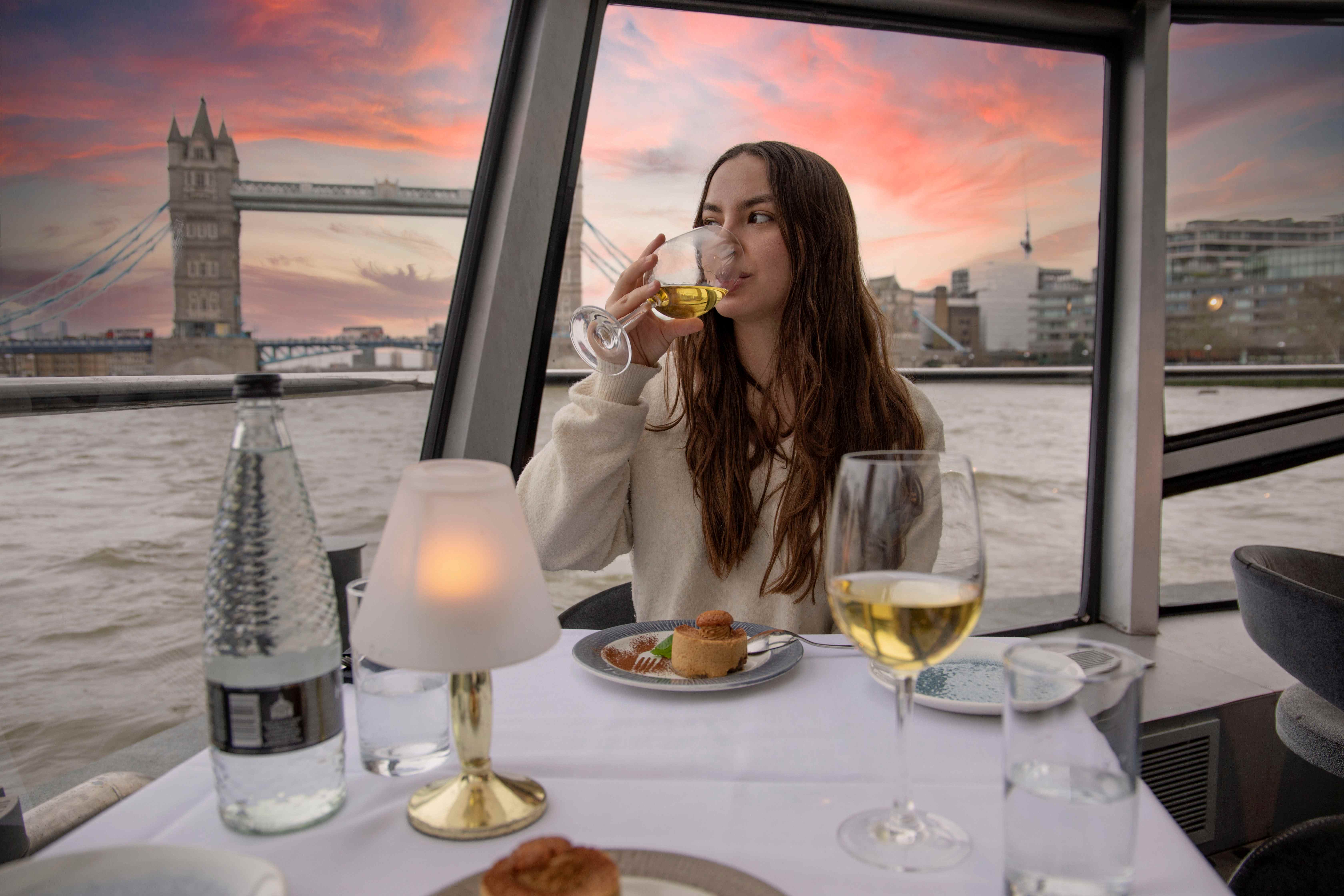 Thames River Dinner Cruise with Live Music