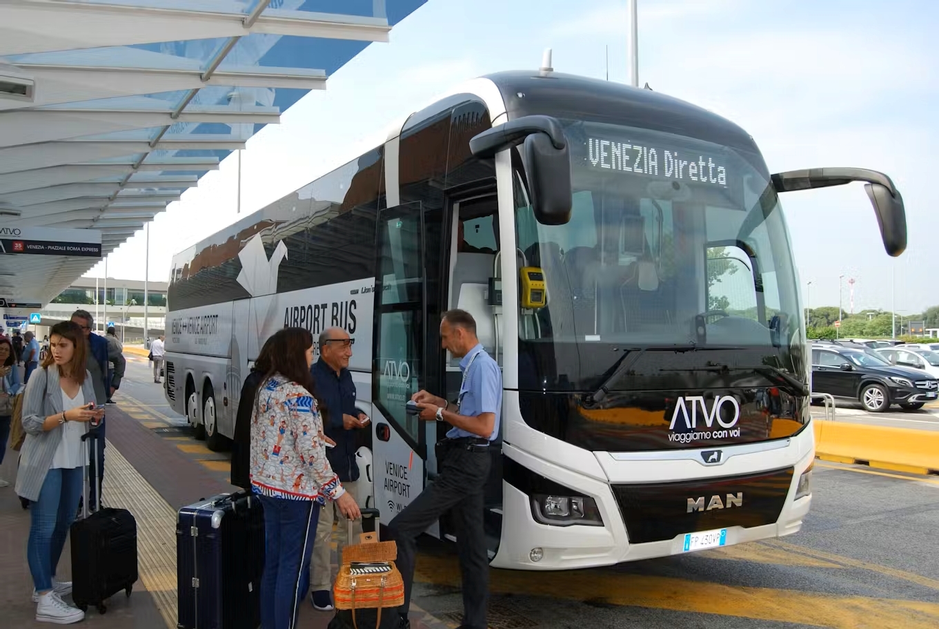 Shuttle Bus 3