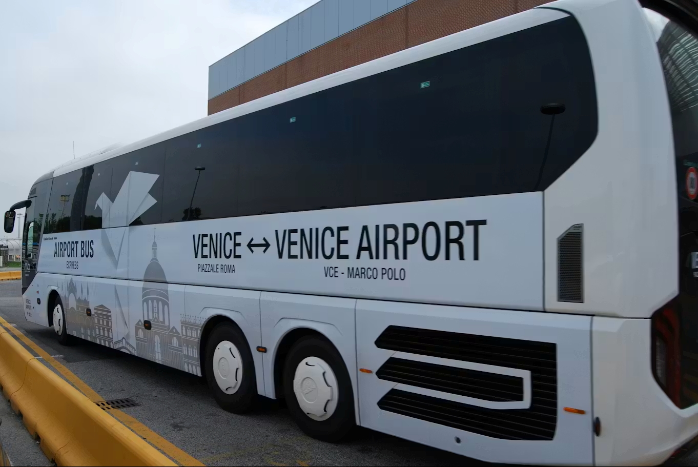 Shuttle Bus 4