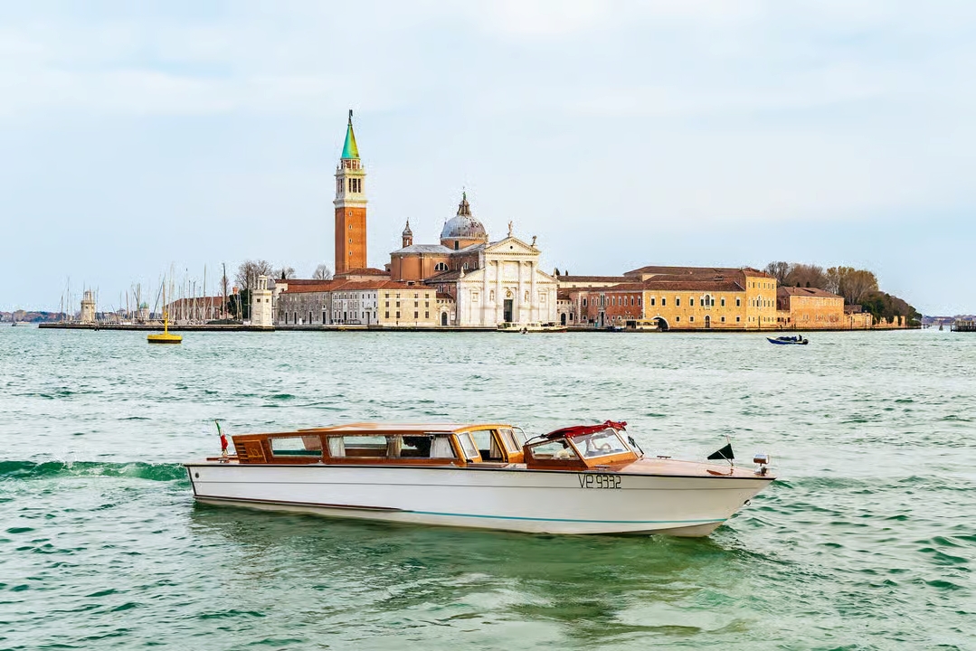 Grand Canal Guided Boat 4