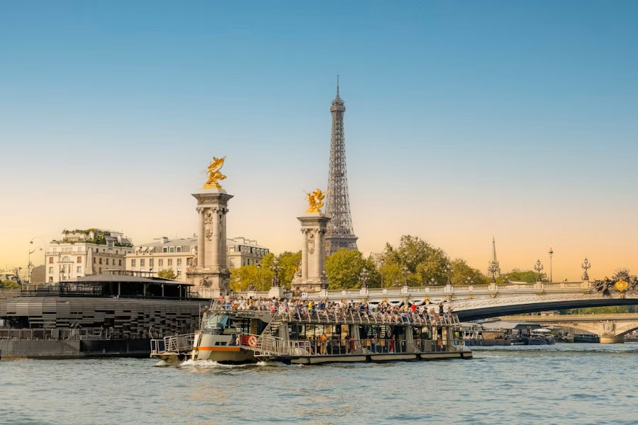 Bus and Seine River 4