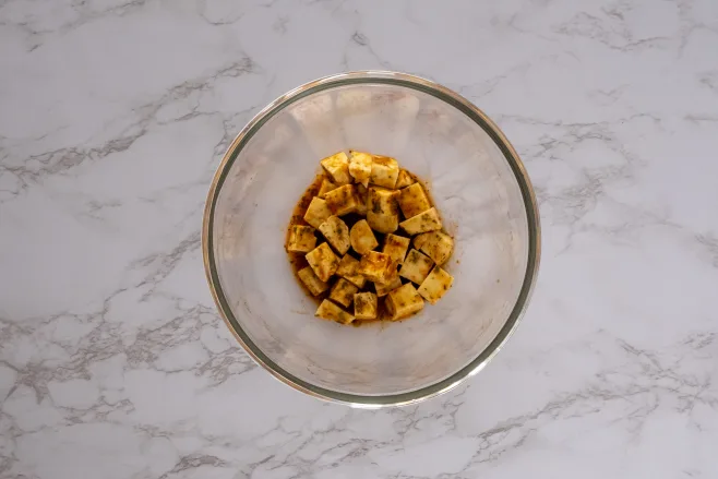 Marinate halloumi