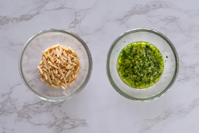 Fry almonds and garlic