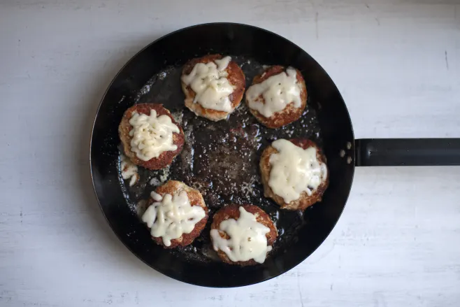 Fry burgers