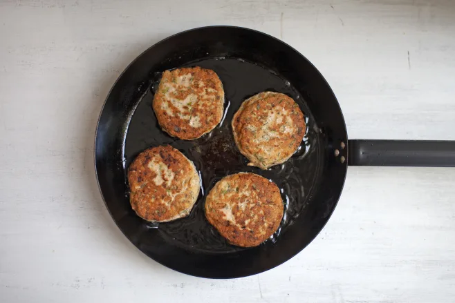 Fry burgers